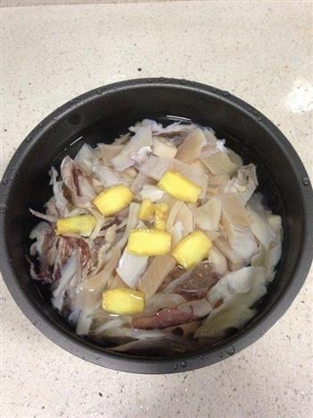 墨鱼莲藕汤怎么做，墨鱼莲藕汤怎么做好吃，墨鱼莲藕汤做法