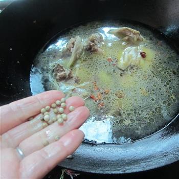 白胡椒豆腐鱼汤怎么做，白胡椒豆腐鱼汤怎么做好吃，白胡椒豆腐鱼汤做法