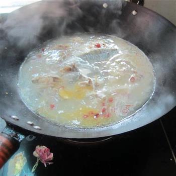 白胡椒豆腐鱼汤怎么做，白胡椒豆腐鱼汤怎么做好吃，白胡椒豆腐鱼汤做法