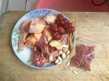 药膳鸭汤怎么做，药膳鸭汤怎么做好吃，药膳鸭汤做法