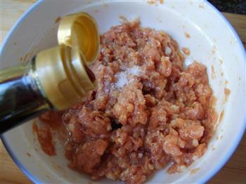 荠菜鲜肉馄饨怎么做，荠菜鲜肉馄饨怎么做好吃，荠菜鲜肉馄饨做法