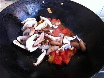 香菇粉丝鸡蛋汤怎么做，香菇粉丝鸡蛋汤怎么做好吃，香菇粉丝鸡蛋汤做法