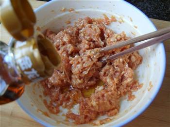 荠菜鲜肉馄饨怎么做，荠菜鲜肉馄饨怎么做好吃，荠菜鲜肉馄饨做法