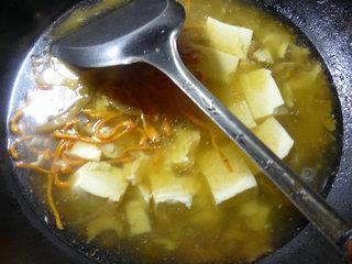 虫草菇榨菜豆腐汤怎么做，虫草菇榨菜豆腐汤怎么做好吃，虫草菇榨菜豆腐汤做法