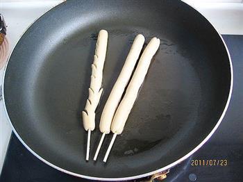 香煎鸡肉肠怎么做，香煎鸡肉肠怎么做好吃，香煎鸡肉肠做法