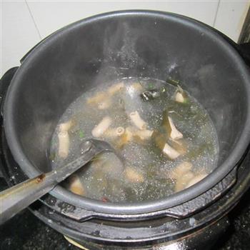 小肠海带汤怎么做，小肠海带汤怎么做好吃，小肠海带汤做法