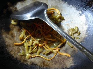 虫草菇榨菜豆腐汤怎么做，虫草菇榨菜豆腐汤怎么做好吃，虫草菇榨菜豆腐汤做法