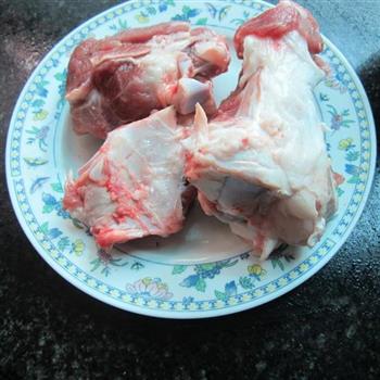 炖猪骨汤怎么做，炖猪骨汤怎么做好吃，炖猪骨汤做法