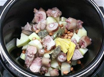 猪尾花生木瓜汤怎么做，猪尾花生木瓜汤怎么做好吃，猪尾花生木瓜汤做法