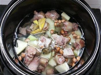 猪尾花生木瓜汤怎么做，猪尾花生木瓜汤怎么做好吃，猪尾花生木瓜汤做法