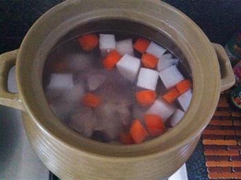 咸骨火腿萝卜汤怎么做，咸骨火腿萝卜汤怎么做好吃，咸骨火腿萝卜汤做法