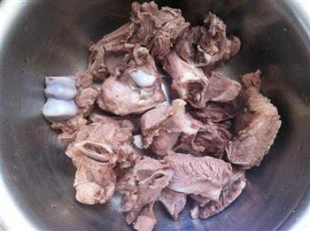 咸骨火腿萝卜汤怎么做，咸骨火腿萝卜汤怎么做好吃，咸骨火腿萝卜汤做法