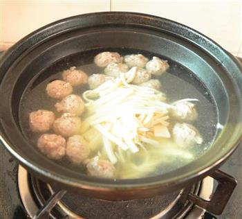 肉丸豆腐丝生菜汤怎么做，肉丸豆腐丝生菜汤怎么做好吃，肉丸豆腐丝生菜汤做法