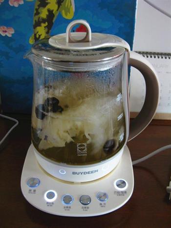 银耳雪梨乌梅汤怎么做，银耳雪梨乌梅汤怎么做好吃，银耳雪梨乌梅汤做法