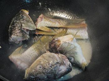 鱼头鱼尾豆腐丝汤怎么做，鱼头鱼尾豆腐丝汤怎么做好吃，鱼头鱼尾豆腐丝汤做法