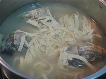 鱼头鱼尾豆腐丝汤怎么做，鱼头鱼尾豆腐丝汤怎么做好吃，鱼头鱼尾豆腐丝汤做法