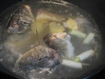 鱼头鱼尾豆腐丝汤怎么做，鱼头鱼尾豆腐丝汤怎么做好吃，鱼头鱼尾豆腐丝汤做法