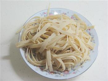 鱼头鱼尾豆腐丝汤怎么做，鱼头鱼尾豆腐丝汤怎么做好吃，鱼头鱼尾豆腐丝汤做法