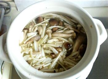 鸡骨架杂菌汤怎么做，鸡骨架杂菌汤怎么做好吃，鸡骨架杂菌汤做法