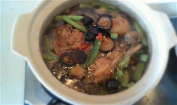 香菇鸡腿堡怎么做，香菇鸡腿堡怎么做好吃，香菇鸡腿堡做法