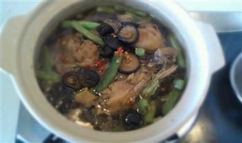 香菇鸡腿堡怎么做，香菇鸡腿堡怎么做好吃，香菇鸡腿堡做法