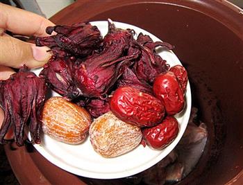 红桃K炖老鸡怎么做，红桃K炖老鸡怎么做好吃，红桃K炖老鸡做法