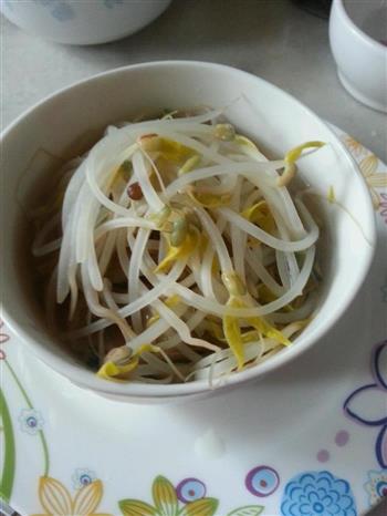 素饺豆芽汤怎么做，素饺豆芽汤怎么做好吃，素饺豆芽汤做法