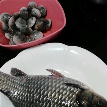 河鲫鱼蛤蜊汤怎么做，河鲫鱼蛤蜊汤怎么做好吃，河鲫鱼蛤蜊汤做法