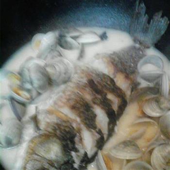 河鲫鱼蛤蜊汤怎么做，河鲫鱼蛤蜊汤怎么做好吃，河鲫鱼蛤蜊汤做法