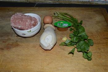 牛肉菌羹怎么做，牛肉菌羹怎么做好吃，牛肉菌羹做法