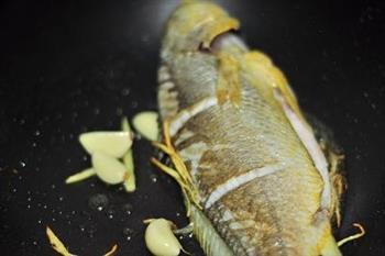 黄花鱼烧豆腐怎么做，黄花鱼烧豆腐怎么做好吃，黄花鱼烧豆腐做法