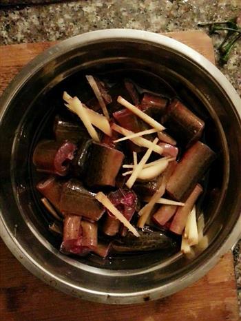 石锅酸菜黄鳝怎么做，石锅酸菜黄鳝怎么做好吃，石锅酸菜黄鳝做法