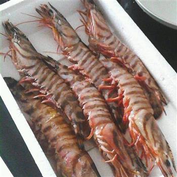 红烧天然野生虾怎么做，红烧天然野生虾怎么做好吃，红烧天然野生虾做法