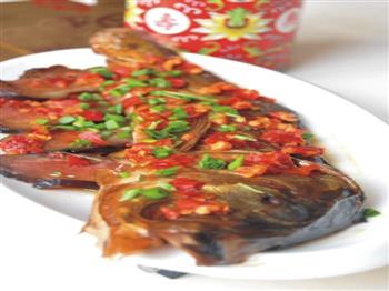 腊肉蒸鱼怎么做，腊肉蒸鱼怎么做好吃，腊肉蒸鱼做法