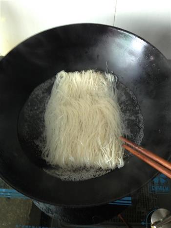 地瓜粉干汤怎么做，地瓜粉干汤怎么做好吃，地瓜粉干汤做法
