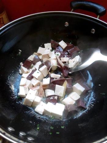 麻辣鸭血豆腐汤怎么做，麻辣鸭血豆腐汤怎么做好吃，麻辣鸭血豆腐汤做法