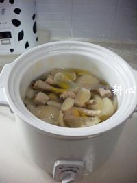 番茄洋葱凤爪汤怎么做，番茄洋葱凤爪汤怎么做好吃，番茄洋葱凤爪汤做法