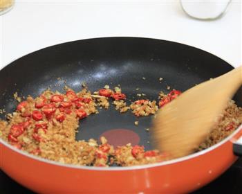 面包糠炒虾怎么做，面包糠炒虾怎么做好吃，面包糠炒虾做法