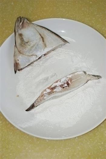 蒜蓉辣酱烧偏口鱼怎么做，蒜蓉辣酱烧偏口鱼怎么做好吃，蒜蓉辣酱烧偏口鱼做法