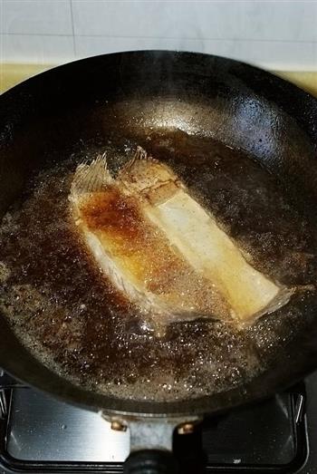 蒜蓉辣酱烧偏口鱼怎么做，蒜蓉辣酱烧偏口鱼怎么做好吃，蒜蓉辣酱烧偏口鱼做法