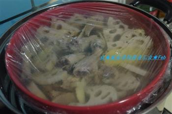 莲藕炖鸡汤怎么做，莲藕炖鸡汤怎么做好吃，莲藕炖鸡汤做法