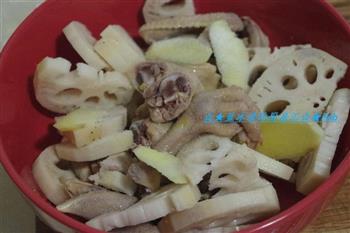 莲藕炖鸡汤怎么做，莲藕炖鸡汤怎么做好吃，莲藕炖鸡汤做法