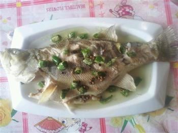 椒蒸鲈鱼怎么做，椒蒸鲈鱼怎么做好吃，椒蒸鲈鱼做法