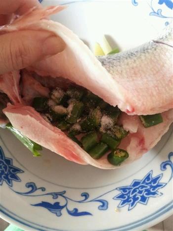 椒蒸鲈鱼怎么做，椒蒸鲈鱼怎么做好吃，椒蒸鲈鱼做法