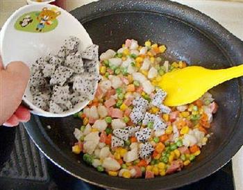 五彩鱼肉丁怎么做，五彩鱼肉丁怎么做好吃，五彩鱼肉丁做法