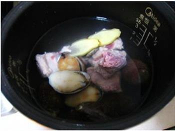 鲍鱼排骨汤怎么做，鲍鱼排骨汤怎么做好吃，鲍鱼排骨汤做法