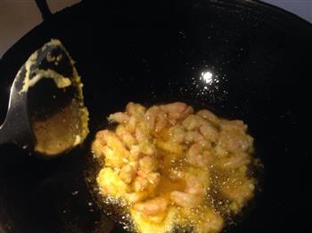 黄金劲爆虾怎么做，黄金劲爆虾怎么做好吃，黄金劲爆虾做法