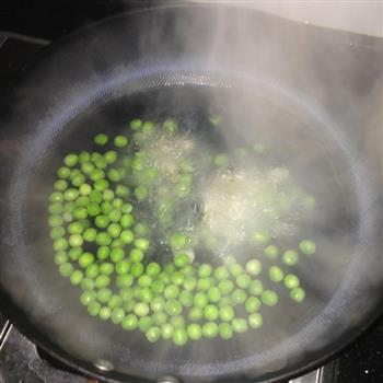 青豆菌菇鲜虾汤怎么做，青豆菌菇鲜虾汤怎么做好吃，青豆菌菇鲜虾汤做法