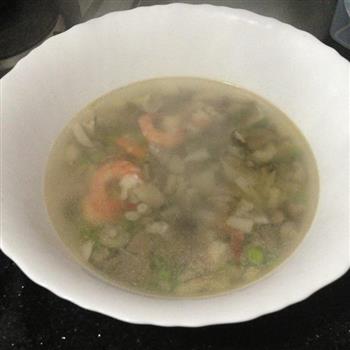 青豆菌菇鲜虾汤怎么做，青豆菌菇鲜虾汤怎么做好吃，青豆菌菇鲜虾汤做法