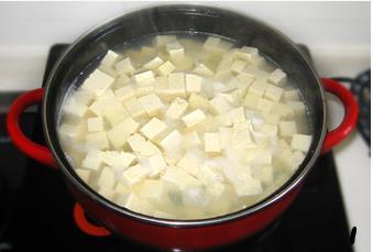 家常豆腐大虾汤怎么做，家常豆腐大虾汤怎么做好吃，家常豆腐大虾汤做法